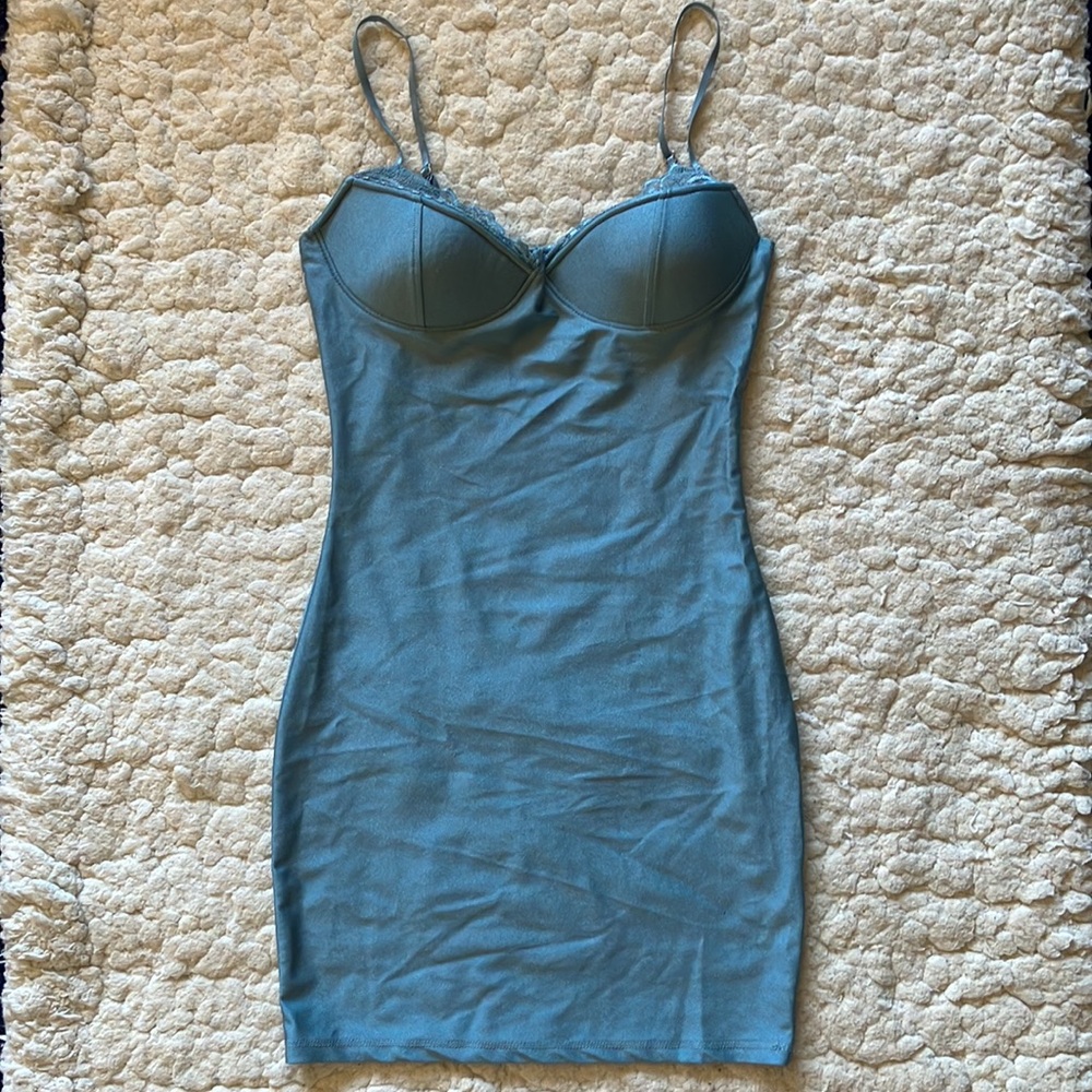 Blue lace bodycon fitted dress